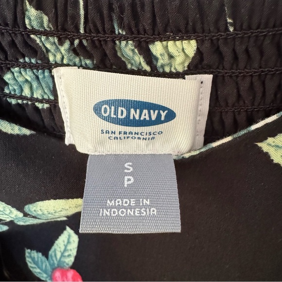 ✨3/$20✨ Old Navy Fit & Flare Black Floral Cami Sleeveless Dress. Small - Picture 3 of 15